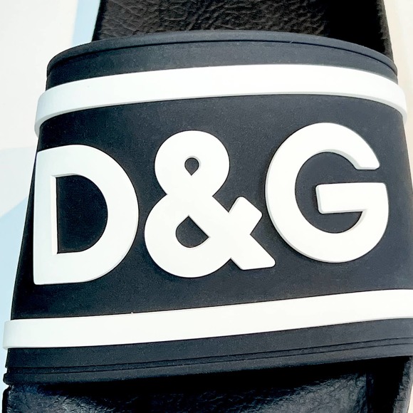 💛SOLD🖤 Dolce & Gabbana Rubber Pool Slides DG logo in Black/White - Picture 5 of 9